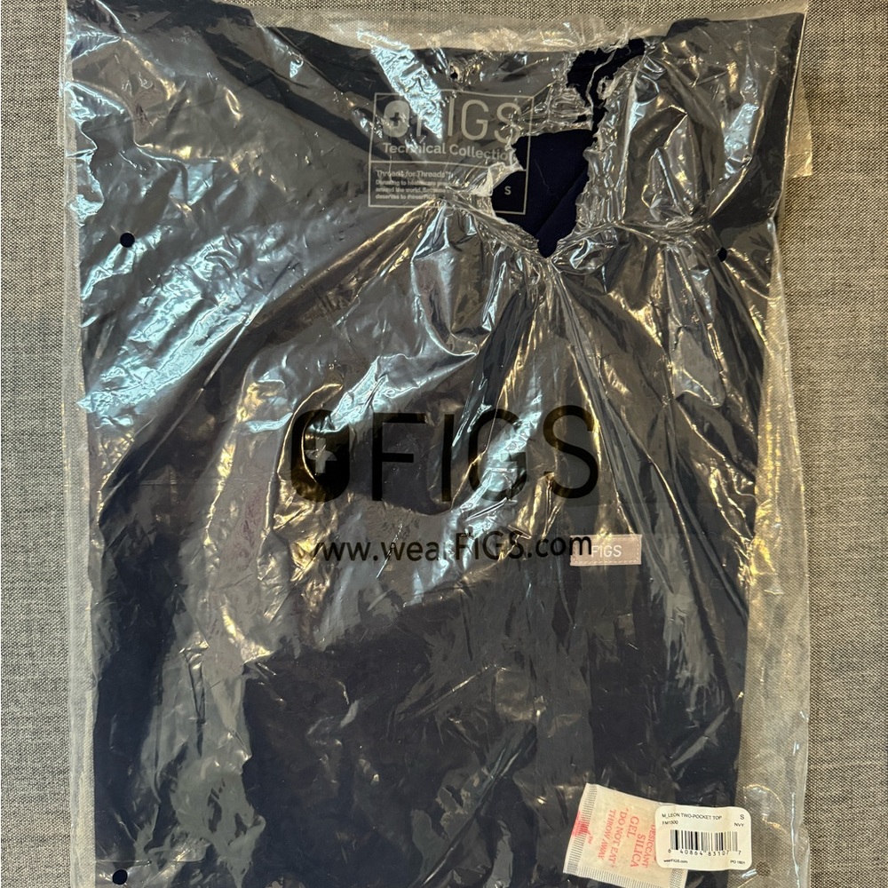 BRAND NEW MEN’S FIGS SHIRT